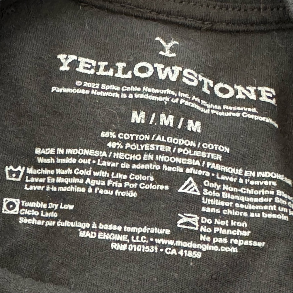Yellowstone Women's Skull and Flowers Protect The Family T-Shirt. Medium - Picture 3 of 3